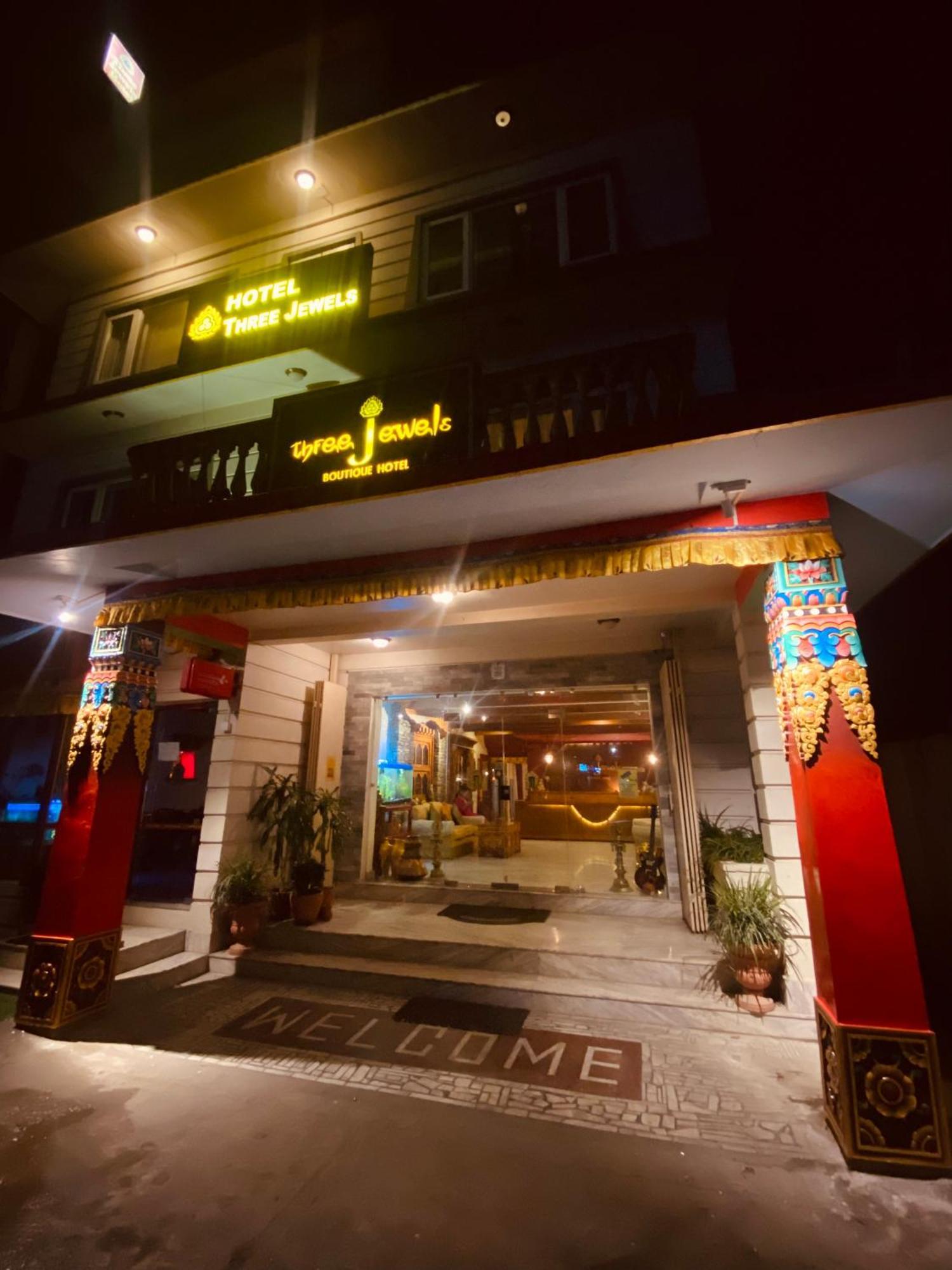 Three Jewels Boutique Hotel Pokhara Ngoại thất bức ảnh