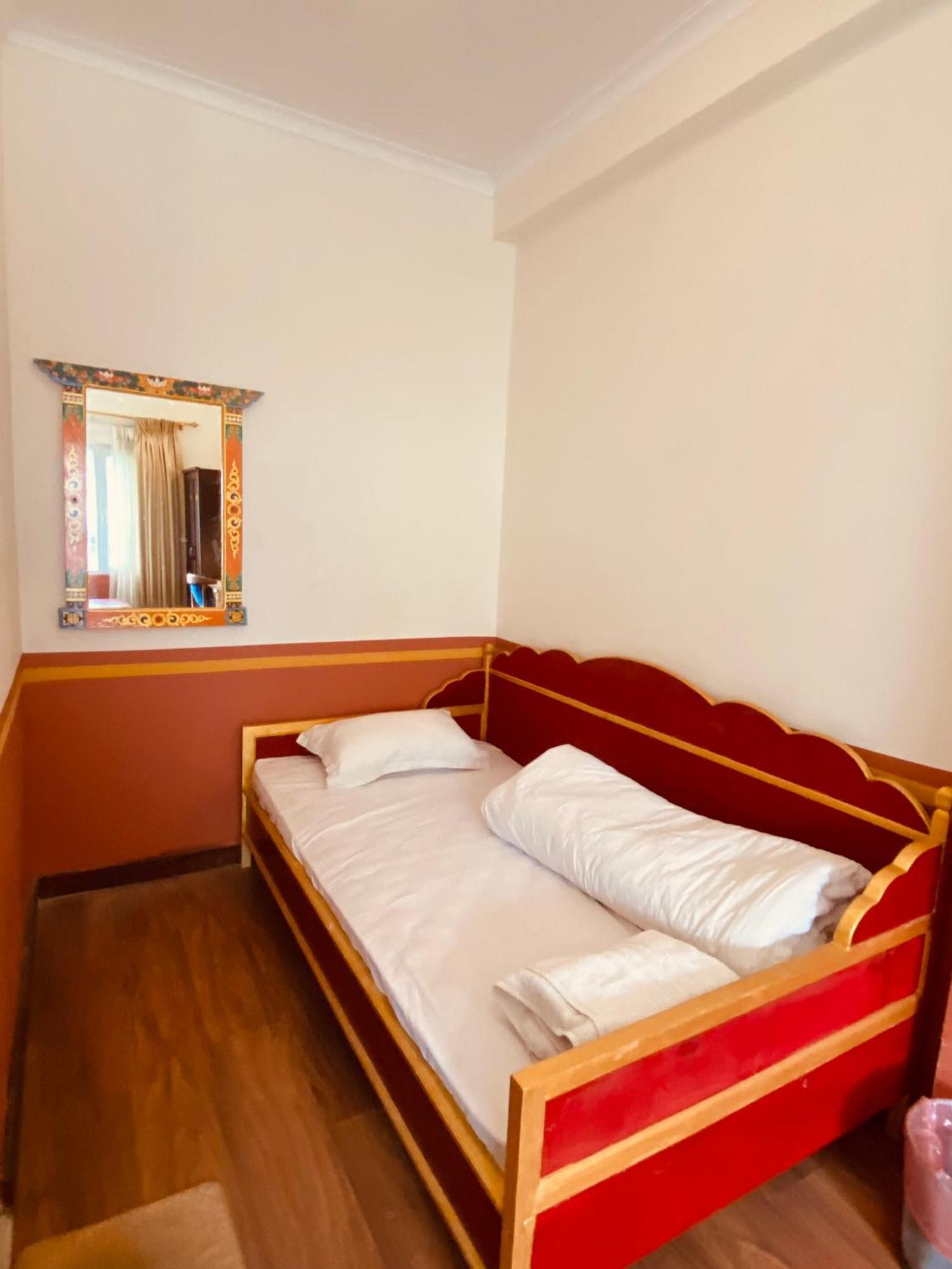 Three Jewels Boutique Hotel Pokhara Ngoại thất bức ảnh