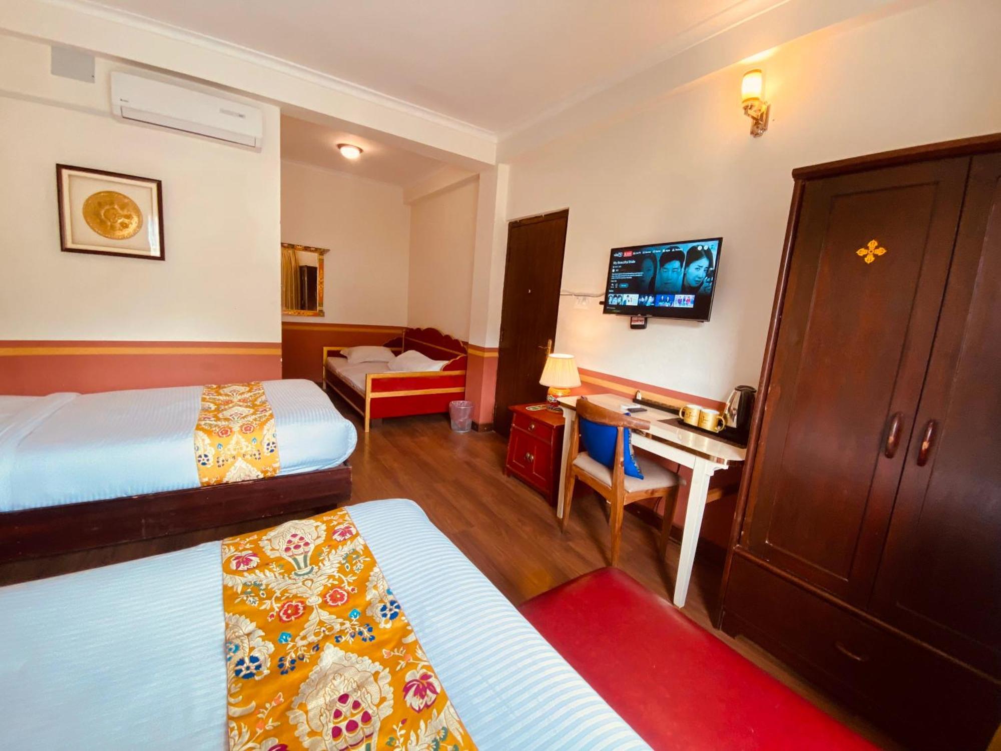 Three Jewels Boutique Hotel Pokhara Ngoại thất bức ảnh