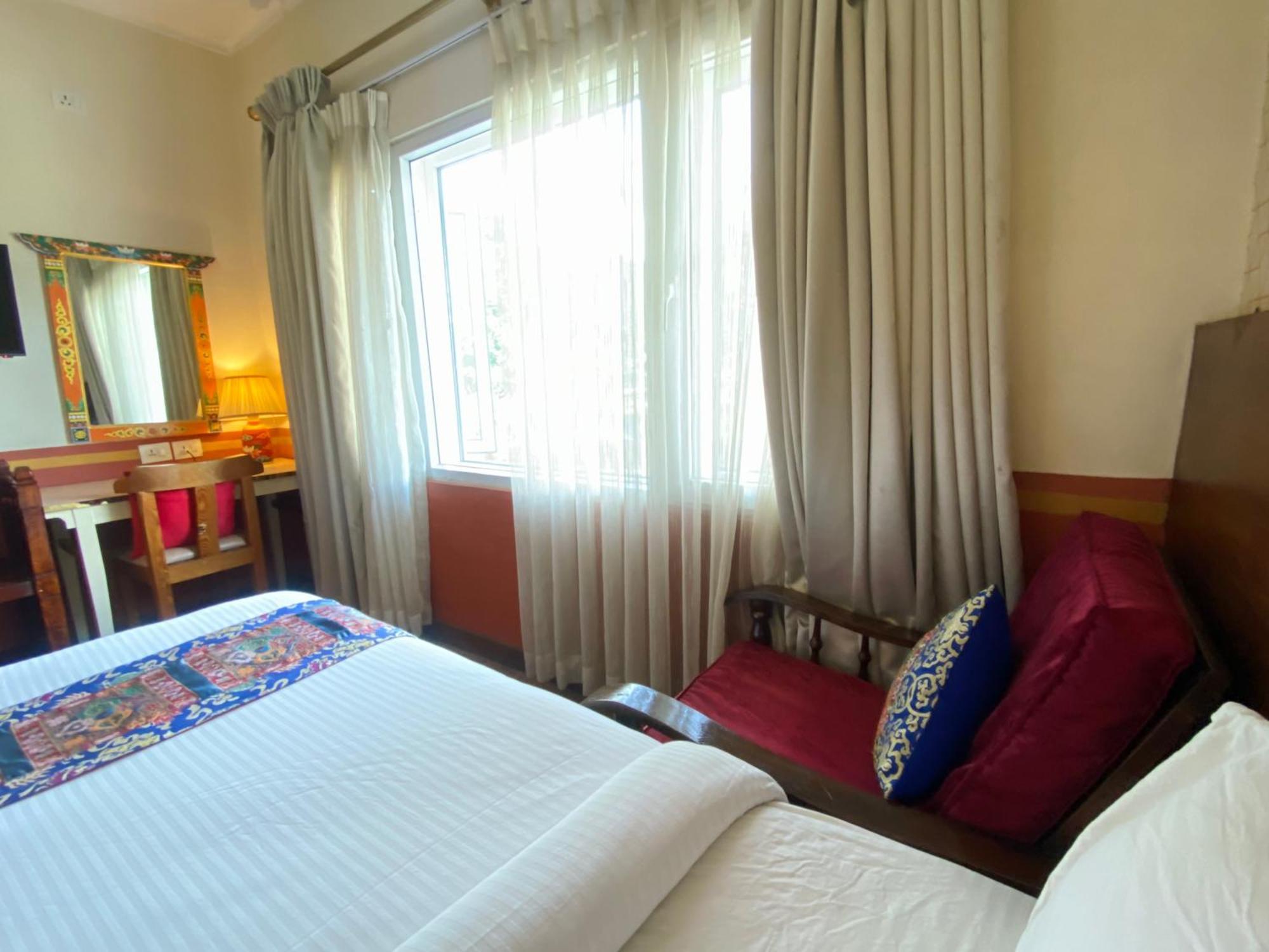 Three Jewels Boutique Hotel Pokhara Ngoại thất bức ảnh