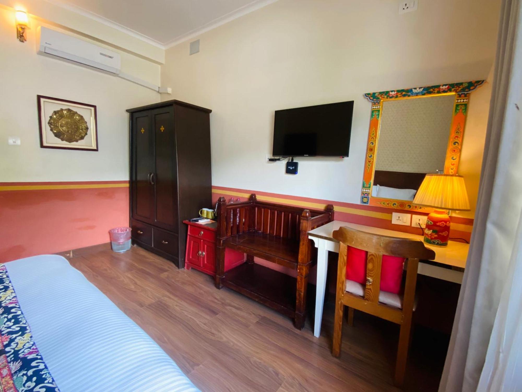 Three Jewels Boutique Hotel Pokhara Ngoại thất bức ảnh