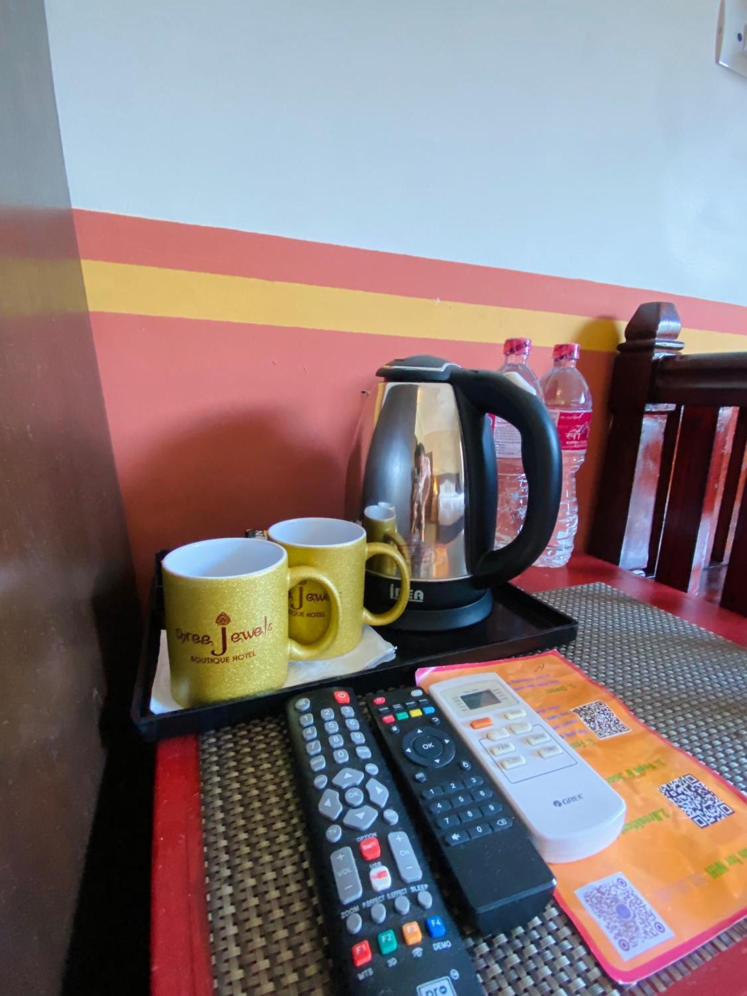 Three Jewels Boutique Hotel Pokhara Ngoại thất bức ảnh