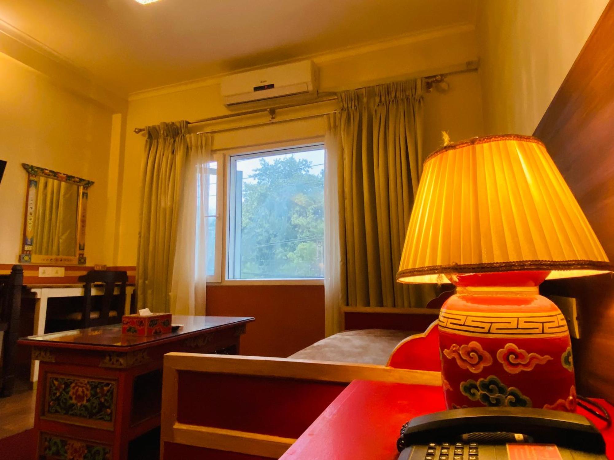 Three Jewels Boutique Hotel Pokhara Ngoại thất bức ảnh